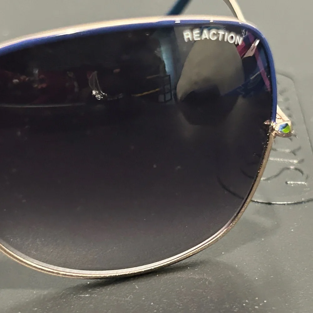 Kenneth Cole Reaction Gold and Blue Sunglasses Timeless Design - Picture 10 of 10